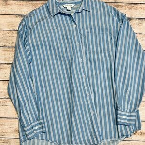 Medium Old Navy Women’s Boyfriend Fit Blue and White Striped Button Down Shirt